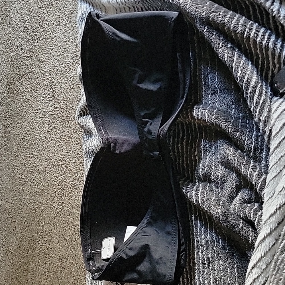 Strapless Black Swimsuit Top - Picture 3 of 3